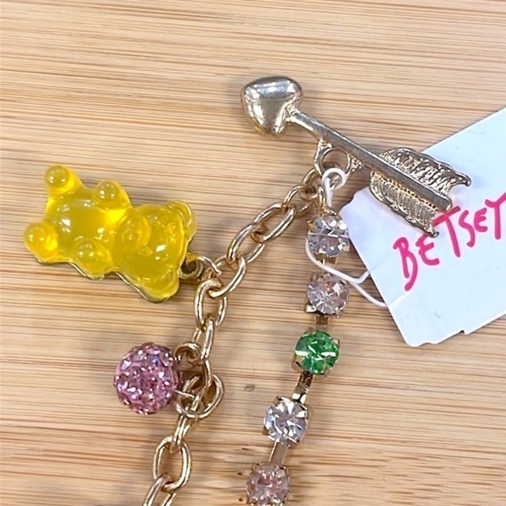Brand New Betsey Johnson Pastel Gummy Bear Rhinestone Gold Tone Charm Bracelet - Picture 3 of 15